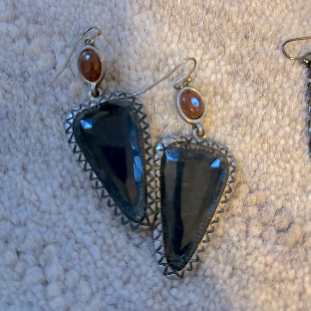 Dark blue and garnet drop earrings
